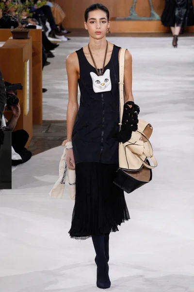 Look 16